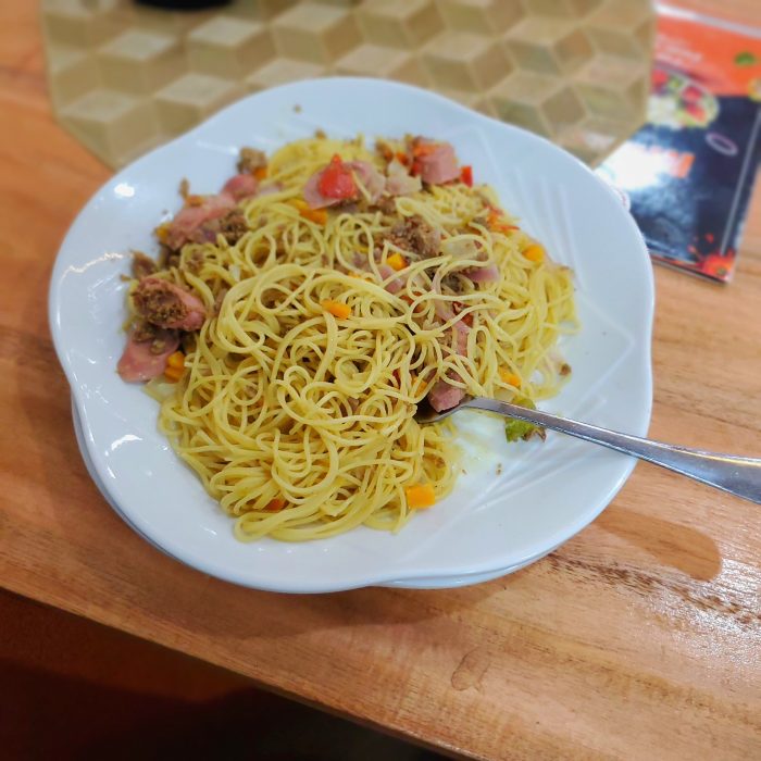 Spaguetti + saucisse + viande hachée (1000f)