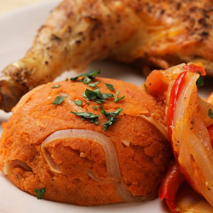 Pâte rouge/bomiwo + Poulet (3000f)