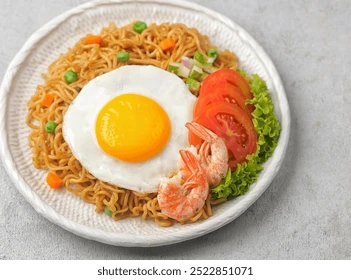 Indomie + saucisse + viande hachée (1000f)